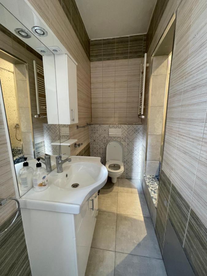 Ora-Prn, Studio Apartment In The City Centre 普里什蒂纳 外观 照片