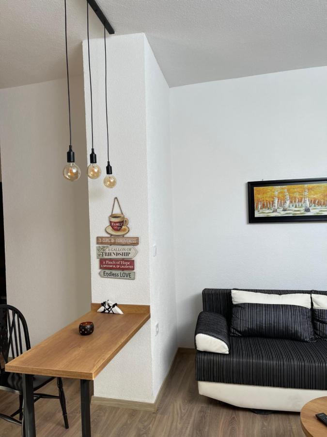 Ora-Prn, Studio Apartment In The City Centre 普里什蒂纳 外观 照片