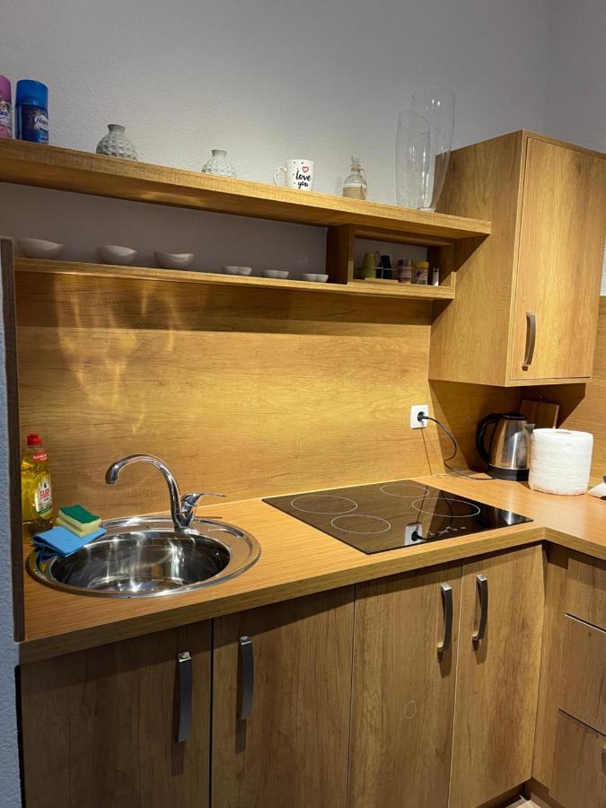 Ora-Prn, Studio Apartment In The City Centre 普里什蒂纳 外观 照片